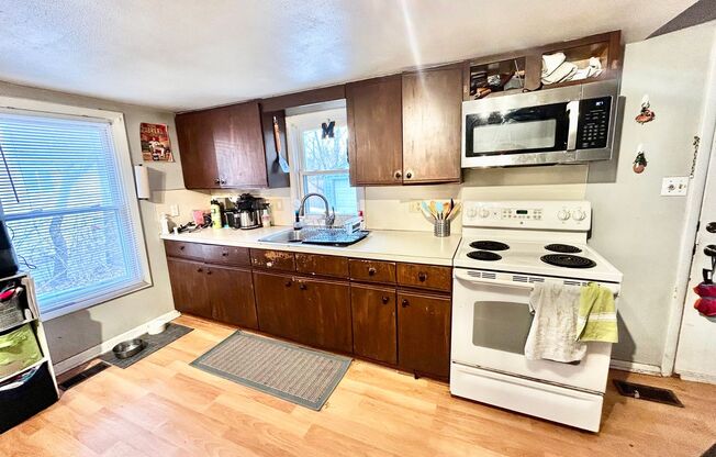 2 beds, 1 bath, $2,300