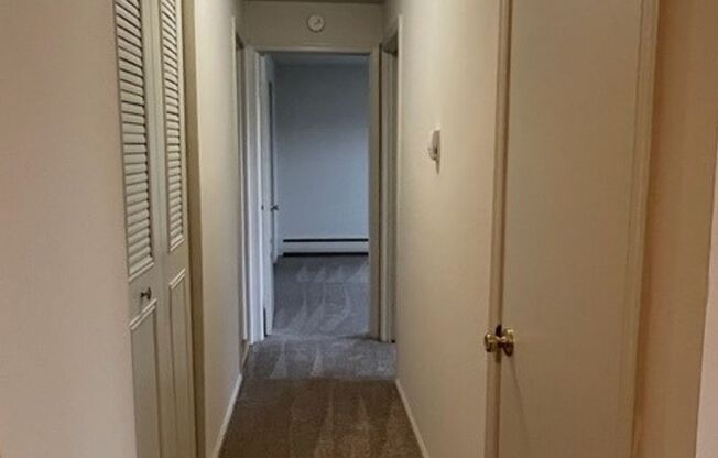 2 beds, 1 bath, 900 sqft, $1,525, Unit 123