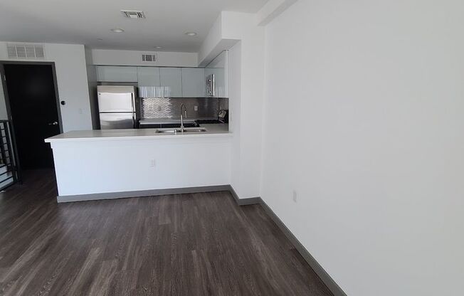 1 bed, 1.5 baths, 850 sqft, $2,800, Unit 3