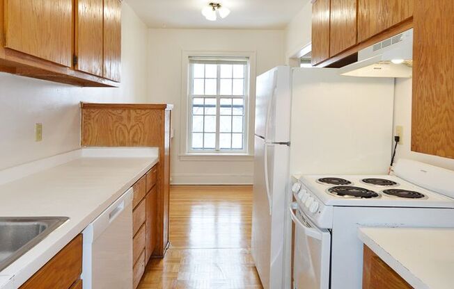 2 beds, 1 bath, 816 sqft, $1,320, Unit 24 - 215