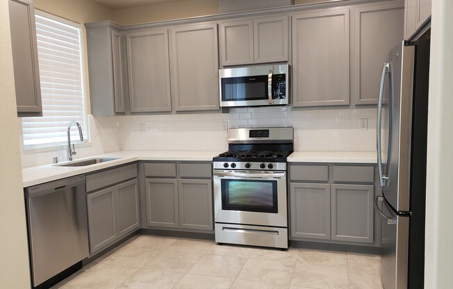 Beautiful Newer Development home!! In Elk Grove School District!