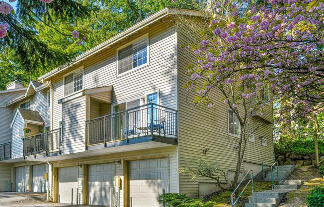 Beautiful 2 bed, 1.5 bath Townhome located in Edmonds $2395/mo.
