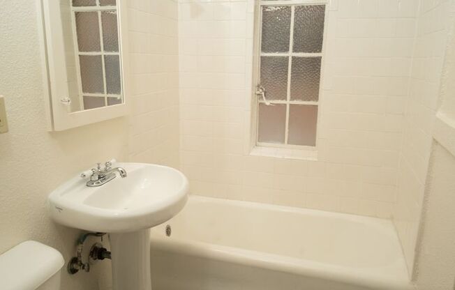 1 bed, 1 bath, 400 sqft, $1,090, Unit 105