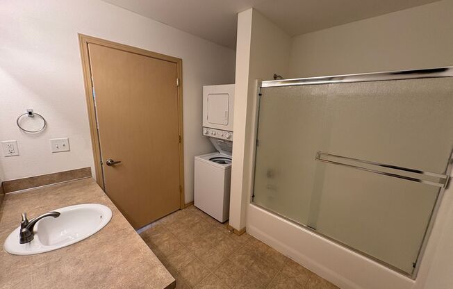 1 bed, 1 bath, 736 sqft, $1,550, Unit 354-3033