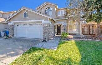 Lovely 4 Bed/3 Bath 2-Story Single Family Home for Rent in Gilroy!