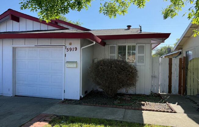 5919 Clover Manor Way - Sacramento 95824