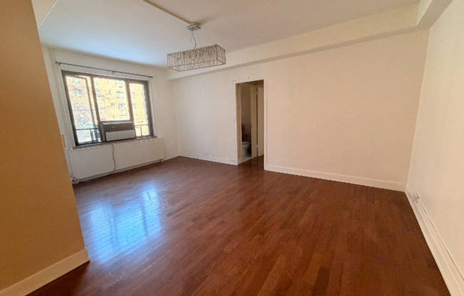 1530 Metropolitan Ave