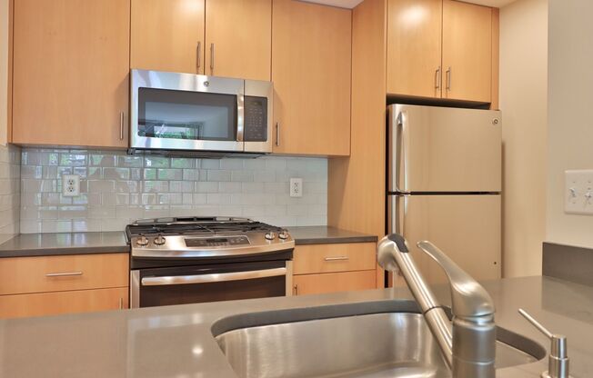 1 bed, 1 bath, 600 sqft, $3,500, Unit 0322