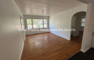 2 beds, 1 bath, $1,100