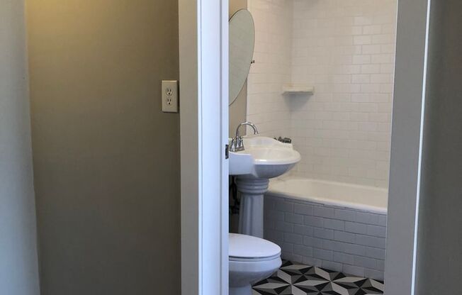 Studio, 1 bath, 525 sqft, $1,425, Unit 103