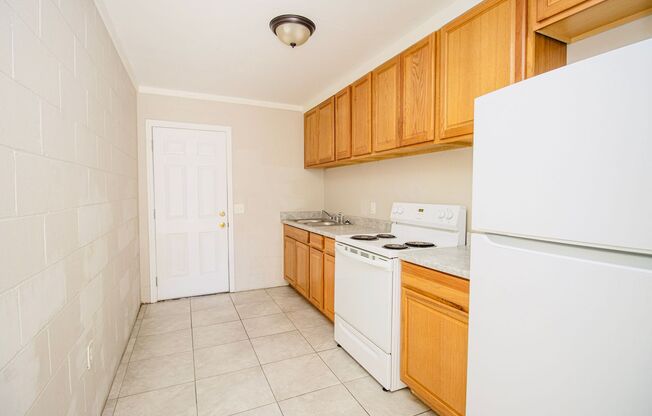 2 beds, 1 bath, $900, Unit Apt. D