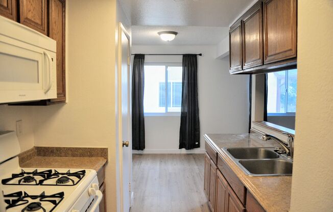 2 beds, 1 bath, $2,500, Unit # 3