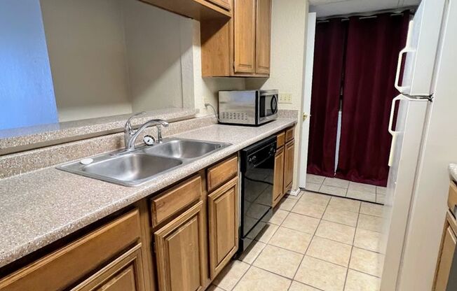 Croix 325 -  2 Bed 1 bath - $1450