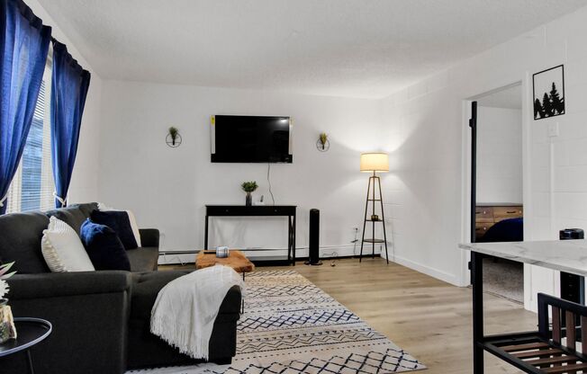 2 beds, 1 bath, 664 sqft, $1,199, Unit 1801 S Cascade Ave. - Unit I