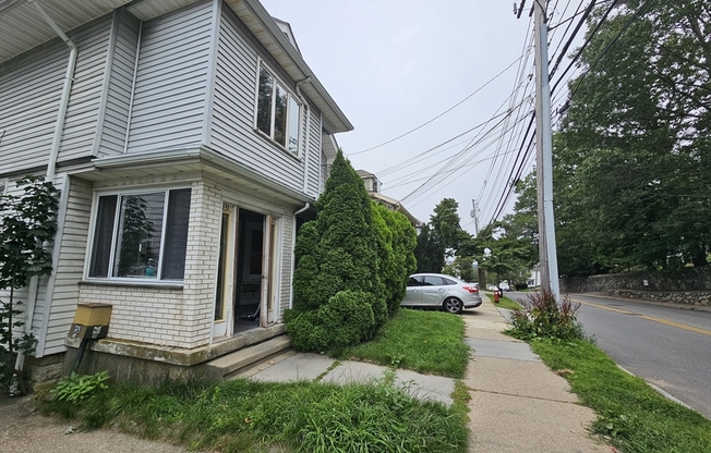 129 LEXINGTON ST