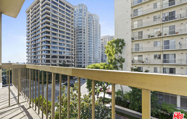 1 bed, 2 baths, 1,076 sqft, $3,400, Unit 703