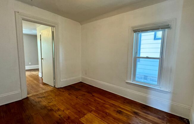 2 beds, 1 bath, $1,150, Unit Apt 2