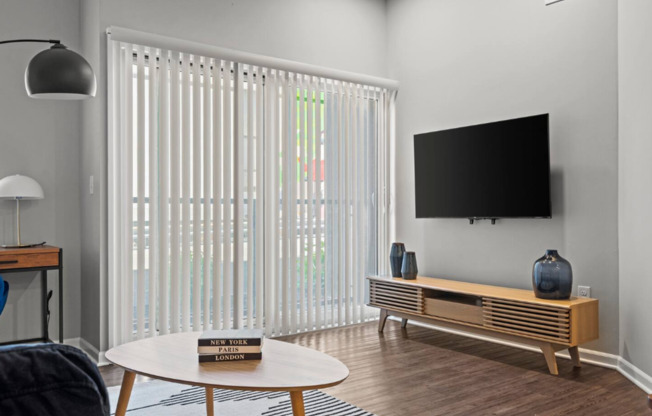 2 beds, 2 baths, 1,075 sqft, $1,670