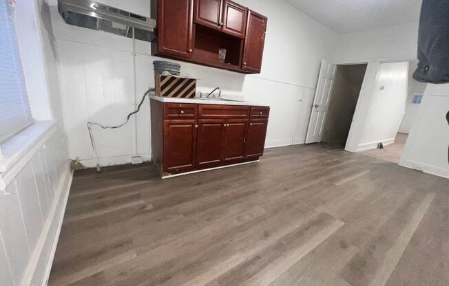 3 beds, 1 bath, $1,395