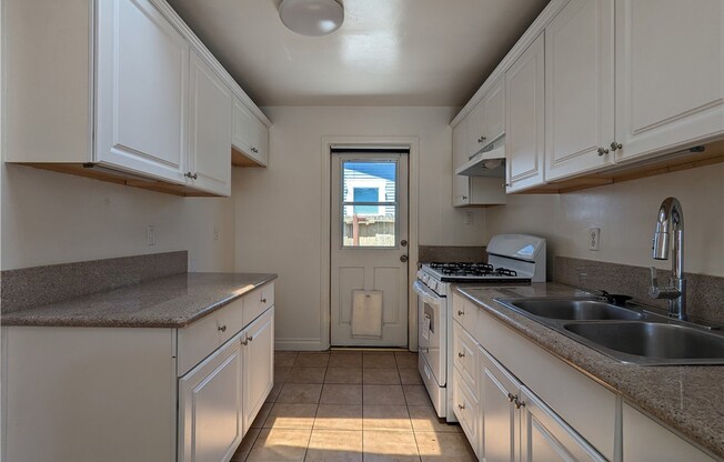 712 VERNON AVE