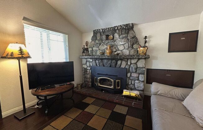 Gorgeous Fully Furnished 3 Bedroom 2 Bath Home in Mountain Home Village Community!