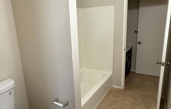 2 beds, 2 baths, 900 sqft, $1,675, Unit 817-48