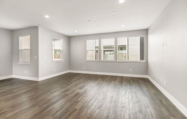 Move-In Special! Beautiful Alkali Flat Rental!