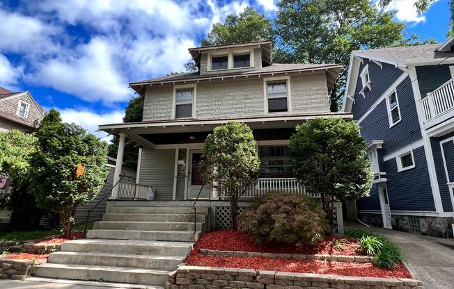 28 Grand NE- Midtown single family! Water included. Washer/dryer.