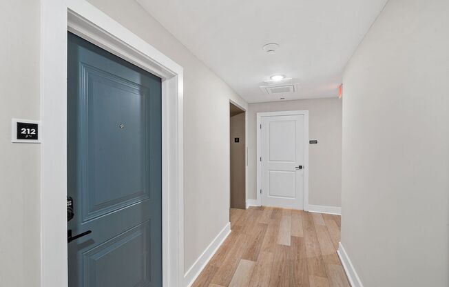 2 beds, 2 baths, 858 sqft, $1,749, Unit 212