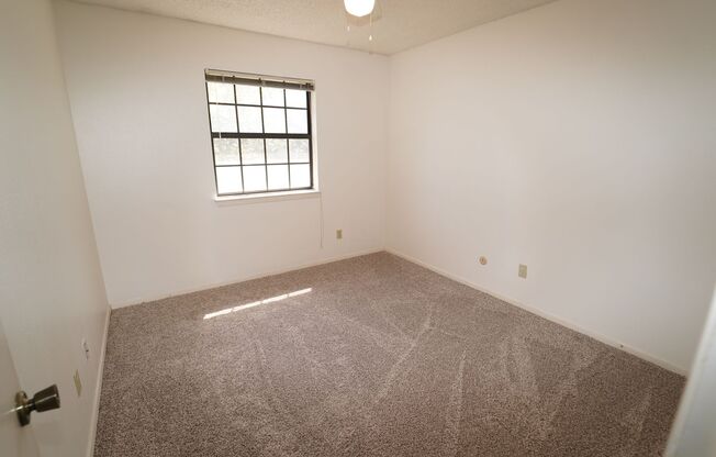 2 beds, 1 bath, $995, Unit Apt. 14