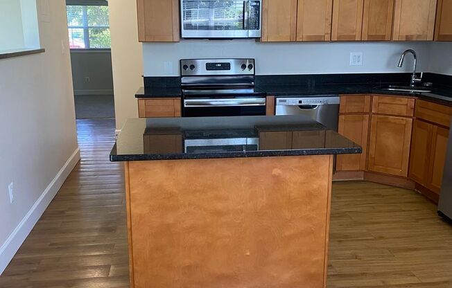 2 beds, 1 bath, 863 sqft, $2,100, Unit 5345 #2