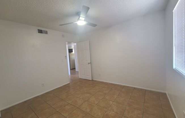 2 beds, 1 bath, 800 sqft, $1,095, Unit 240