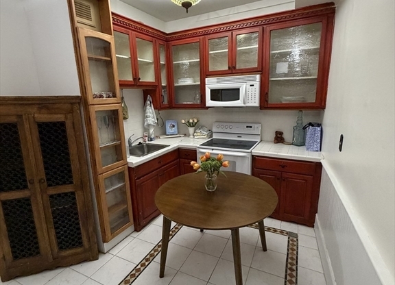 1 bed, 1 bath, 600 sqft, $2,950, Unit 2G