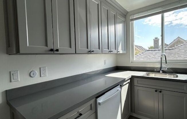Apt 2A is a Larger 3-bedroom 1.5 Bathroom apartment in Berkeley