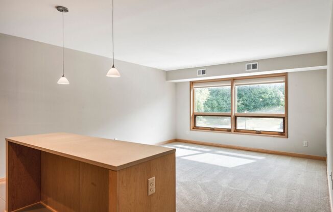 2 beds, 1 bath, 800 sqft, $1,799