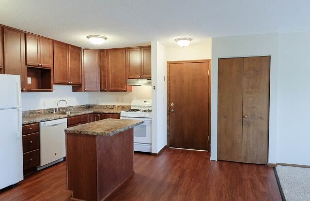 Fully Furnished Kitchen at Greenway Apartments, Minneapolis, Minnesota