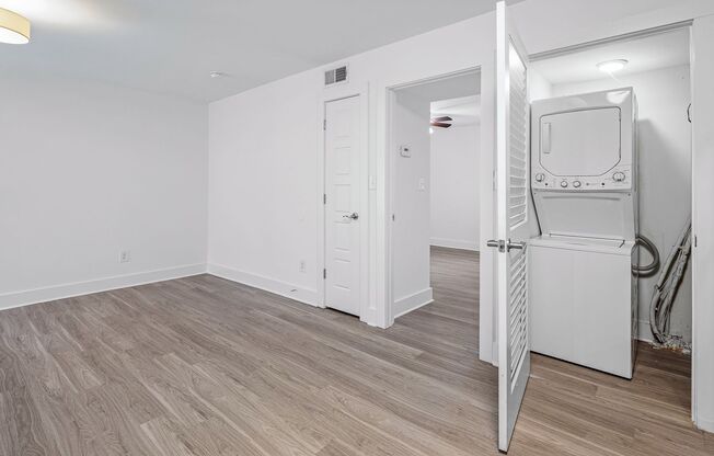 1 bed, 1 bath, 694 sqft, $957, Unit 4