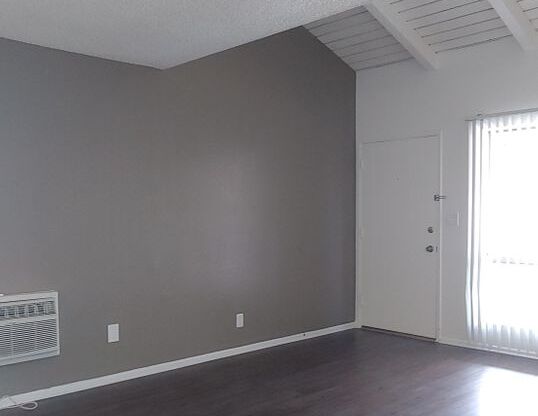 2 beds, 1 bath, 916 sqft, $2,475, Unit 120