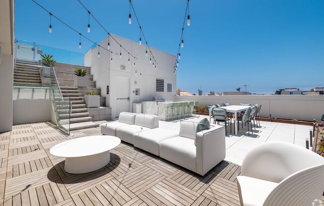 2 beds, 2 baths, 872 sqft, $4,750, Unit 407