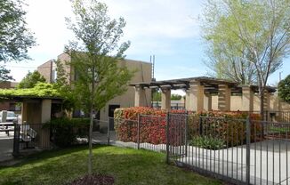 2 beds, 1.5 baths, 800 sqft, $1,055, Unit Unit 15