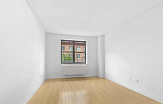 516 W 47 ST