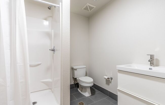 Charming Renovated Studio in Historic Columbia City (Shared Bathroom)