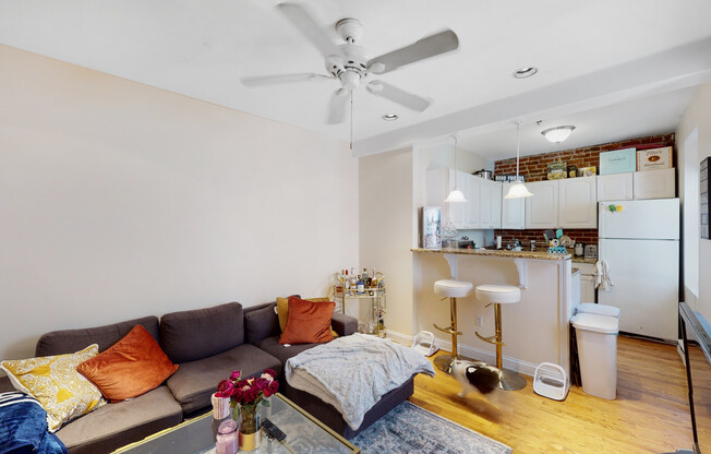 3 beds, 2 baths, 800 sqft, $4,895, Unit 17