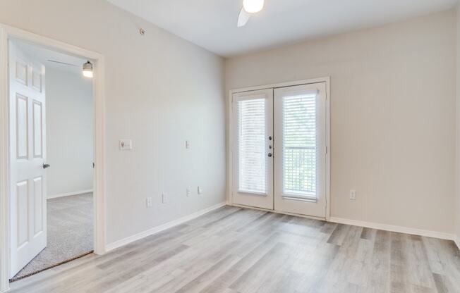 an empty living room with a ceiling fan at Arioso apartments located at 3030 Claremont Dr in Grand Prairie, TX