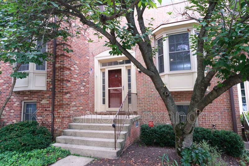 3818 VERMONT CT