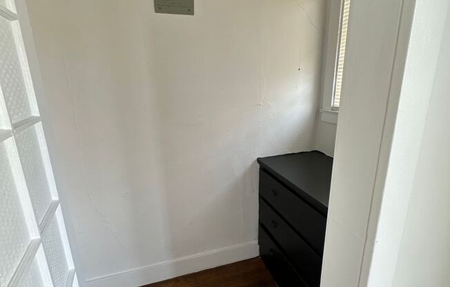 Studio, 1 bath, 425 sqft, $1,395, Unit Unit 04