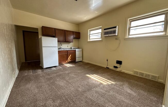 1 bed, 1 bath, $990, Unit 2