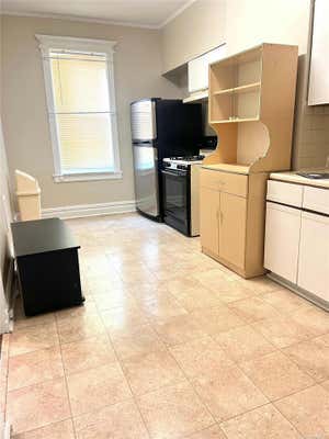 3 beds, 1 bath, $2,600, Unit 2