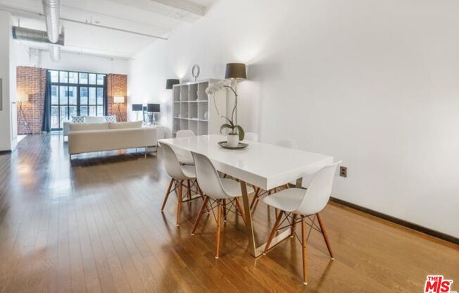 1 bed, 1 bath, 1,000 sqft, $5,000, Unit 905