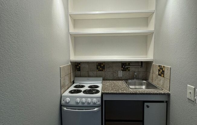 Studio, 1 bath, 500 sqft, $1,900, Unit 5